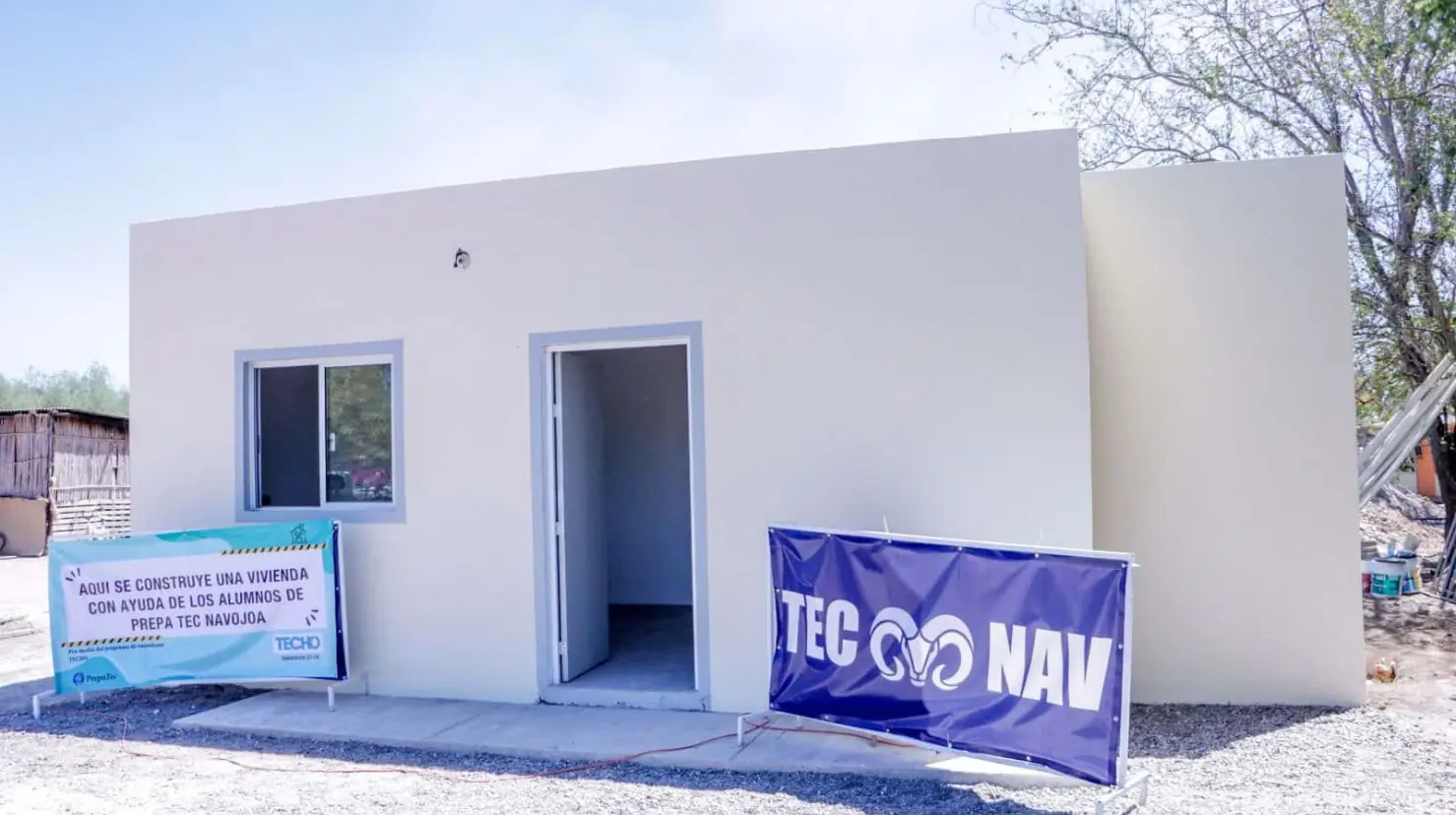 Estudiantes de preparatoria de Navojoa donan hogar a familia