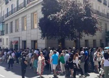 Fraude, queremos votar: mexicanos en España acuden a votar pero las largas filas no avanzan