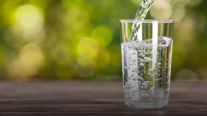 ¿Puede causar problemas a la salud el agua mineral? Esto sabemos ¿Puede causar problemas a la salud el agua mineral? Esto sabemos