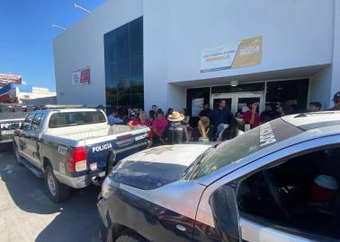 Simpatizantes de Morena de María Dolores del Río protestan en Consejo Local de Hermosillo