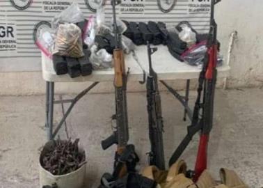"Revientan" casa en Caborca y decomisan arsenal