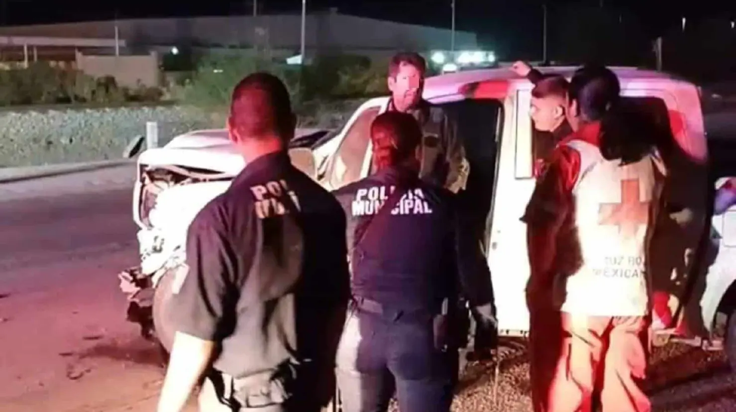 Choque en salida sur de Ciudad Obregón deja a dos personas calcinadas