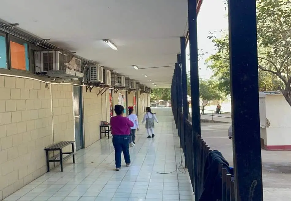 SEC: Por el calor escuelas podrían recorrer horarios
