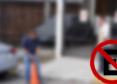 ¿Cuál es la multa por estacionarse en la entrada de alguna casa?