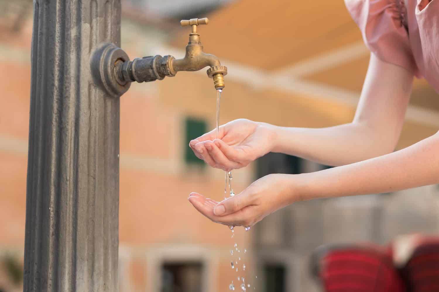 Con estos trucos podrás aumentar la presión del agua en llaves y regaderas de tu hogar
