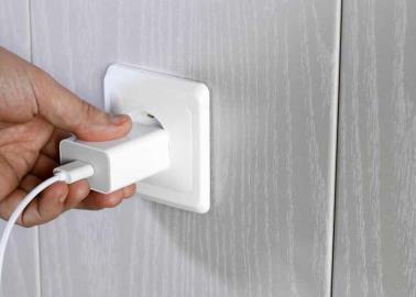 ¿Sabes por qué el cargador de tu celular se calienta cuando está en uso? Estas son las razones