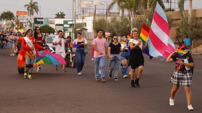 Marchan por el orgullo LGBT Marchan por el orgullo LGBT