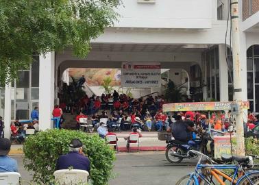 Sindicalizados de Navojoa toman Palacio Municipal y paralizan actividades