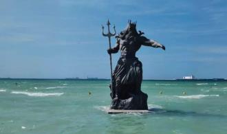 ¿México mágico? Quieren destruir la estatua de Poseidón en Yucatán; lo culpan de traer huracanes
