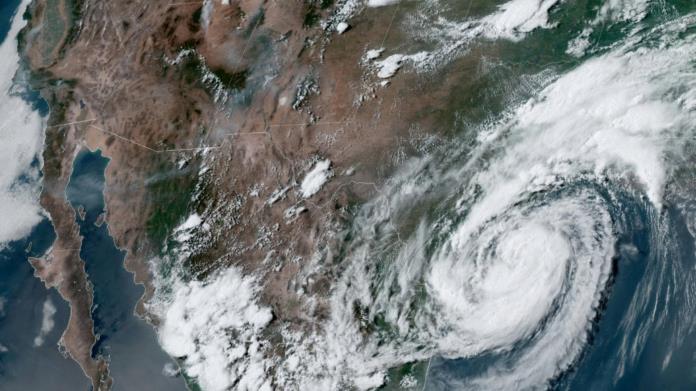 Alerta en Houston: Beryl se acerca como huracán de categoría 2 Alerta en Houston: Beryl se acerca como huracán de categoría 2