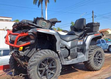 Se impacta sedán y cuatrimoto en Zona Norte de Ciudad Obregón