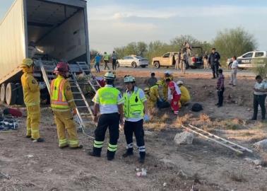 Vuelca tráiler con más de 100 migrantes en Sonora