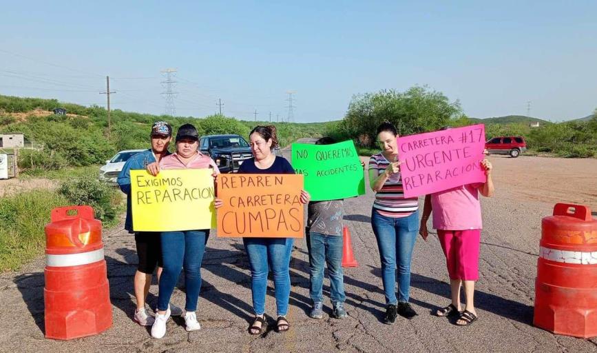 En Cumpas habitantes bloquean carretera; exigen su rehabilitación ¡Ya no aguantan!