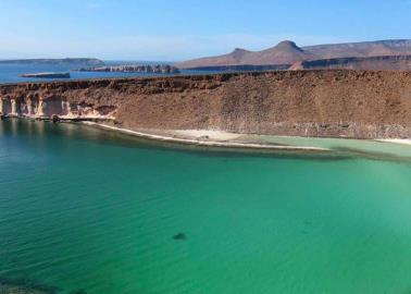 Esta es la isla más grande de México y pertenece a Sonora; es considerada tierra sagrada 