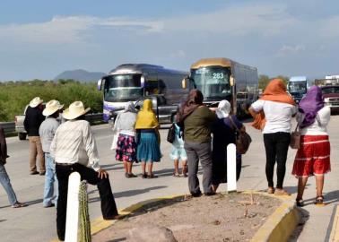 Yaquis bloquean la Carretera Internacional en Loma de Guamúchil