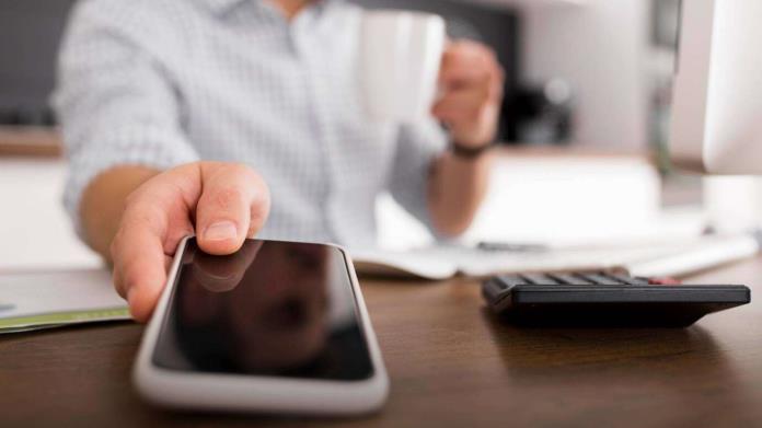 LFT: ¿En qué casos se puede prohibir el celular en los trabajos? Esto sabemos