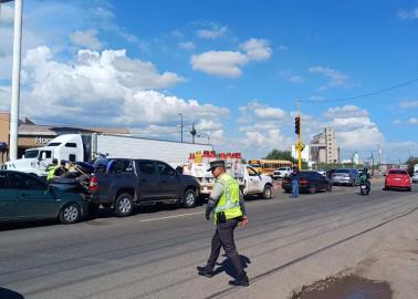 Carambola en la Carretera México 15 en Ciudad Obregón paraliza el tráfico