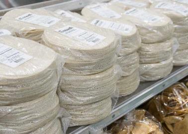 ¿Sabes por qué las tortillas del supermercado son más baratas? Aquí te decimos