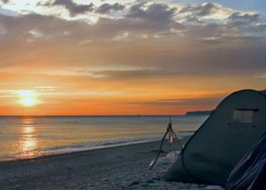 Vacaciones de verano 2024: sigue estos consejos para acampar en la playa