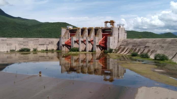 Bajos niveles de agua de la presa Álvaro Obregón afecta a pescadores Bajos niveles de agua de la presa Álvaro Obregón afecta a pescadores