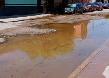 Calles destrozadas y fugas de agua "adornan" la colonia Faustino Félix en Cd. Obregón