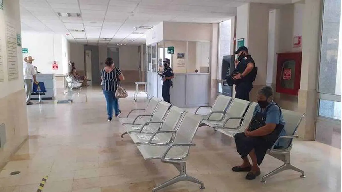 Adultos mayores y discapacitados exigen más citas médicas en el Issste de Sonora
