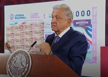 "El último sorteo que me va a tocar": AMLO muestra los "cachitos" de la Lotería Nacional para el 15 de septiembre