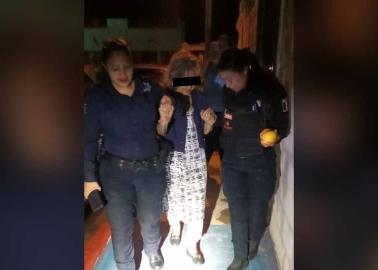 Policías de Cajeme resguardan a abuelita extraviada