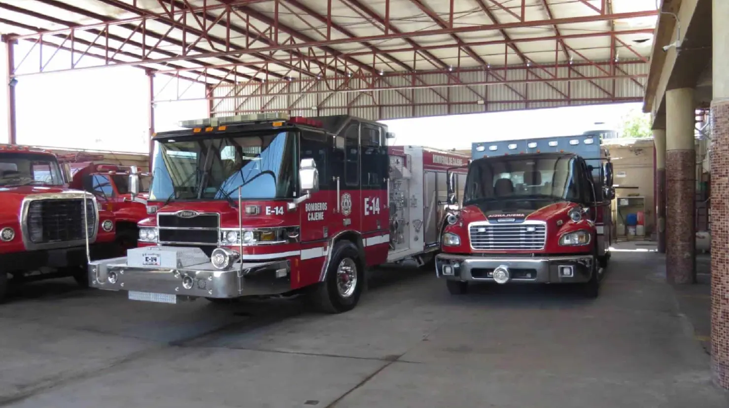 Honran al personal de bomberos en su día 