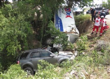 Accidente en el Valle del Yaqui deja dos muertos y un herido