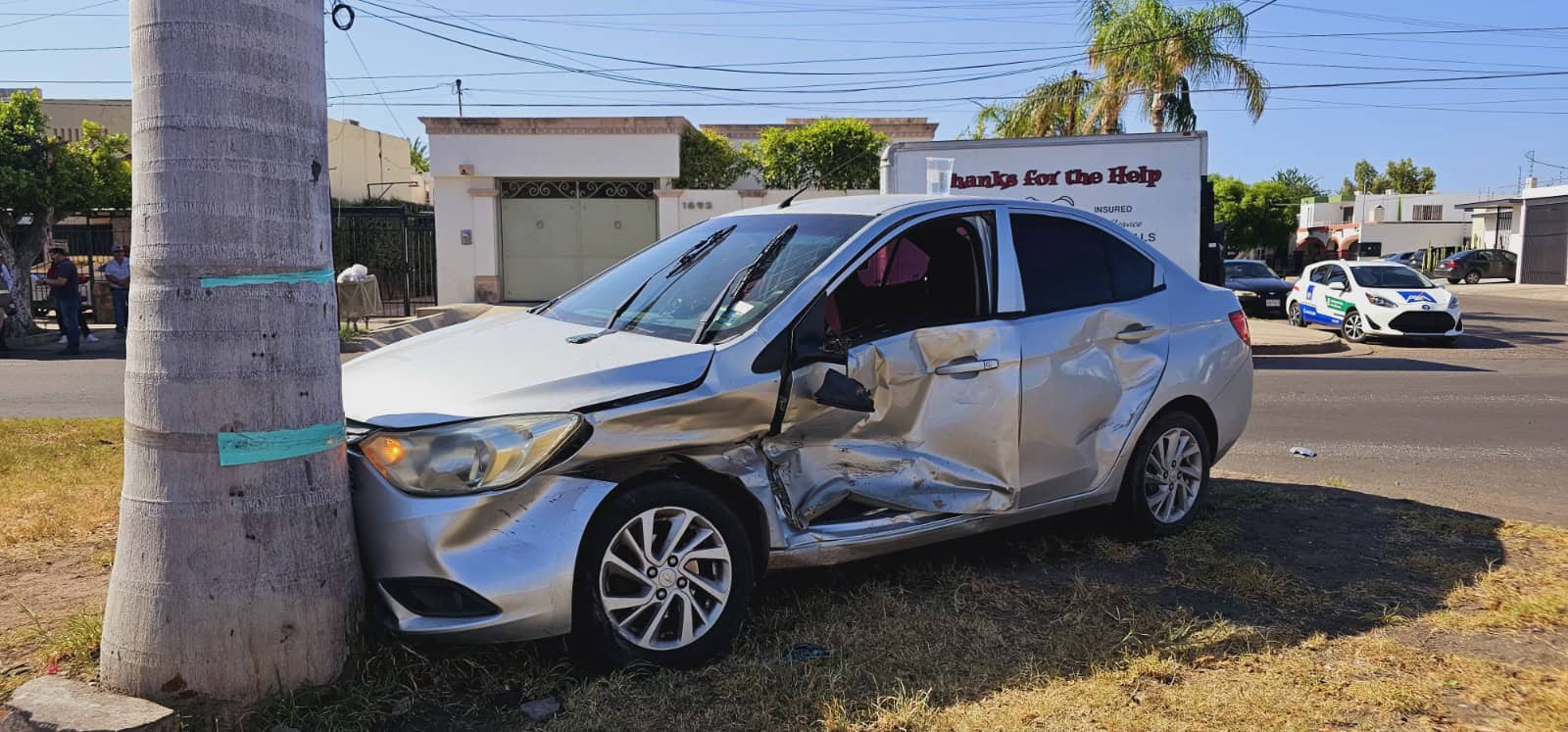 Ocasiona accidente en la Náinari y termina en el hospital