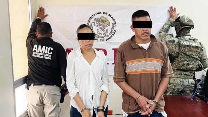 Semar y AMIC detienen a pareja en cateo en SLRC Semar y AMIC detienen a pareja en cateo en SLRC