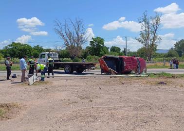 Trailer embiste a camioneta en la Carretera Federal México 15