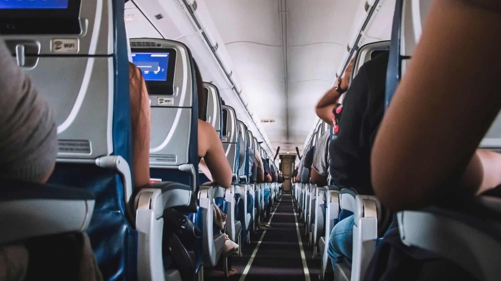 ¿Tienes un vuelo largo? Este es el mejor asiento que puedes escoger en un avión