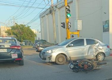 Motocicleta se impacta con sedán en Cajeme