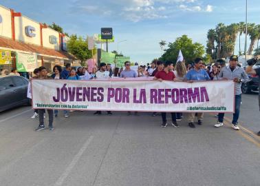 Jóvenes marchan a favor de la Reforma al Poder Judicial en Navojoa