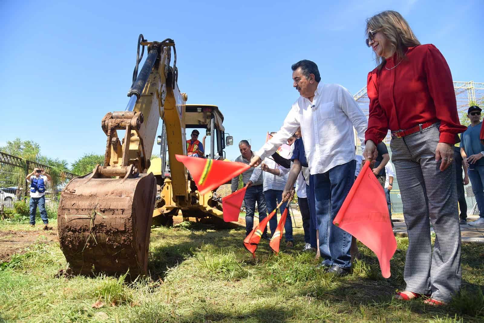 Construyen colector para acabar con las aguas negras en la UMAE 