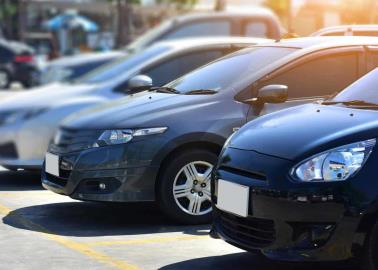 ¿Dañaron tu carro en un estacionamiento público? La Condusef te dice quién debe pagar