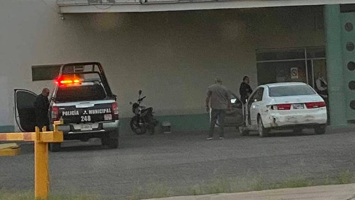 Balacean a los ocupantes de un auto