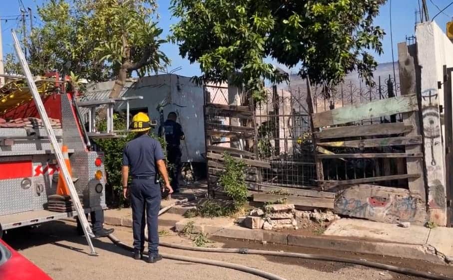 Arde vivienda de la colonia México, en Ciudad Obregón