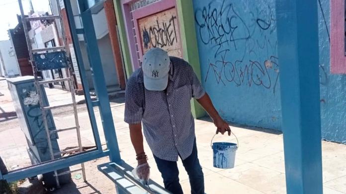 Jalo por Obregón da manita de gato a parabuses