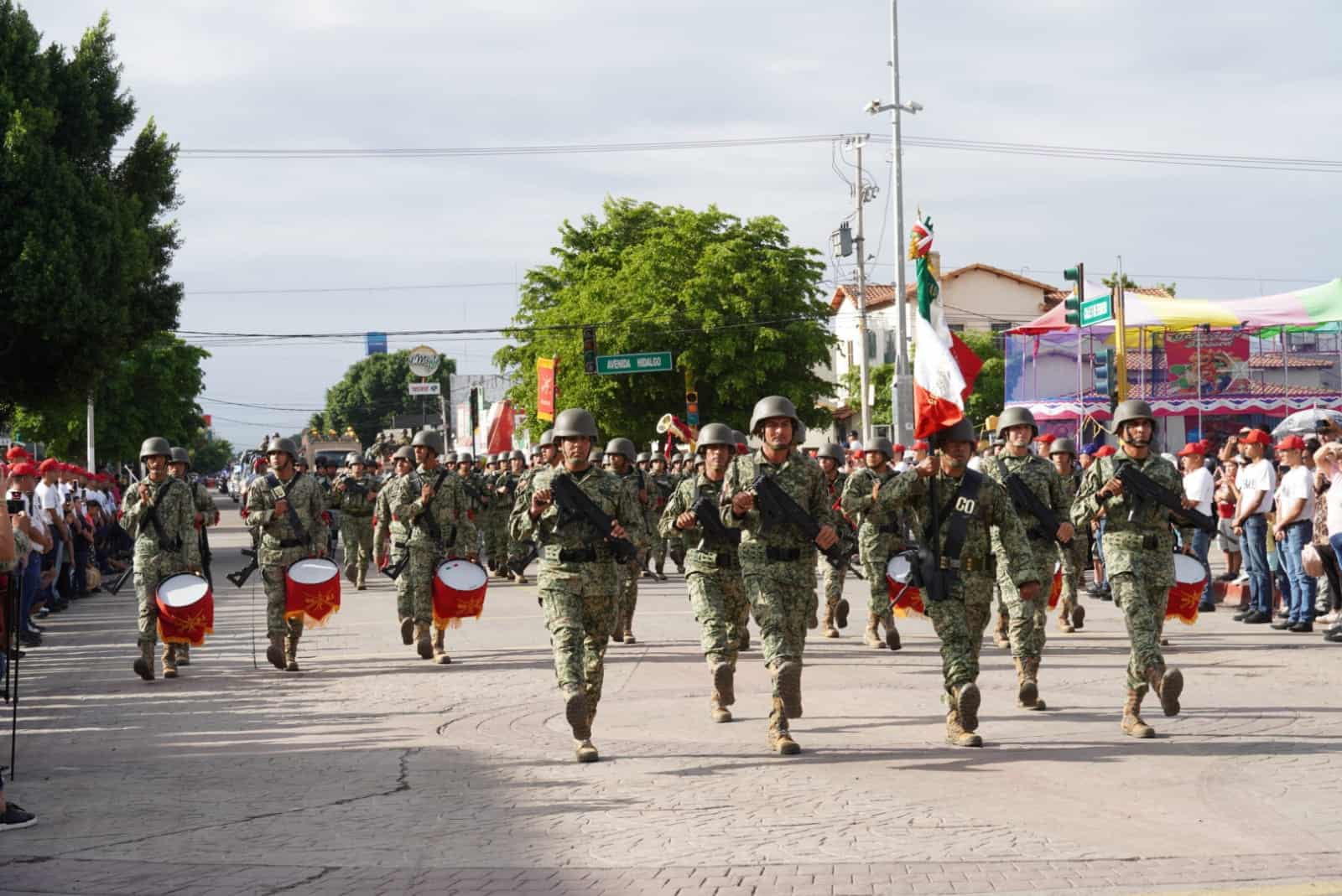 Desfilan por la Independencia de México en Cajeme; participan 27 contingentes