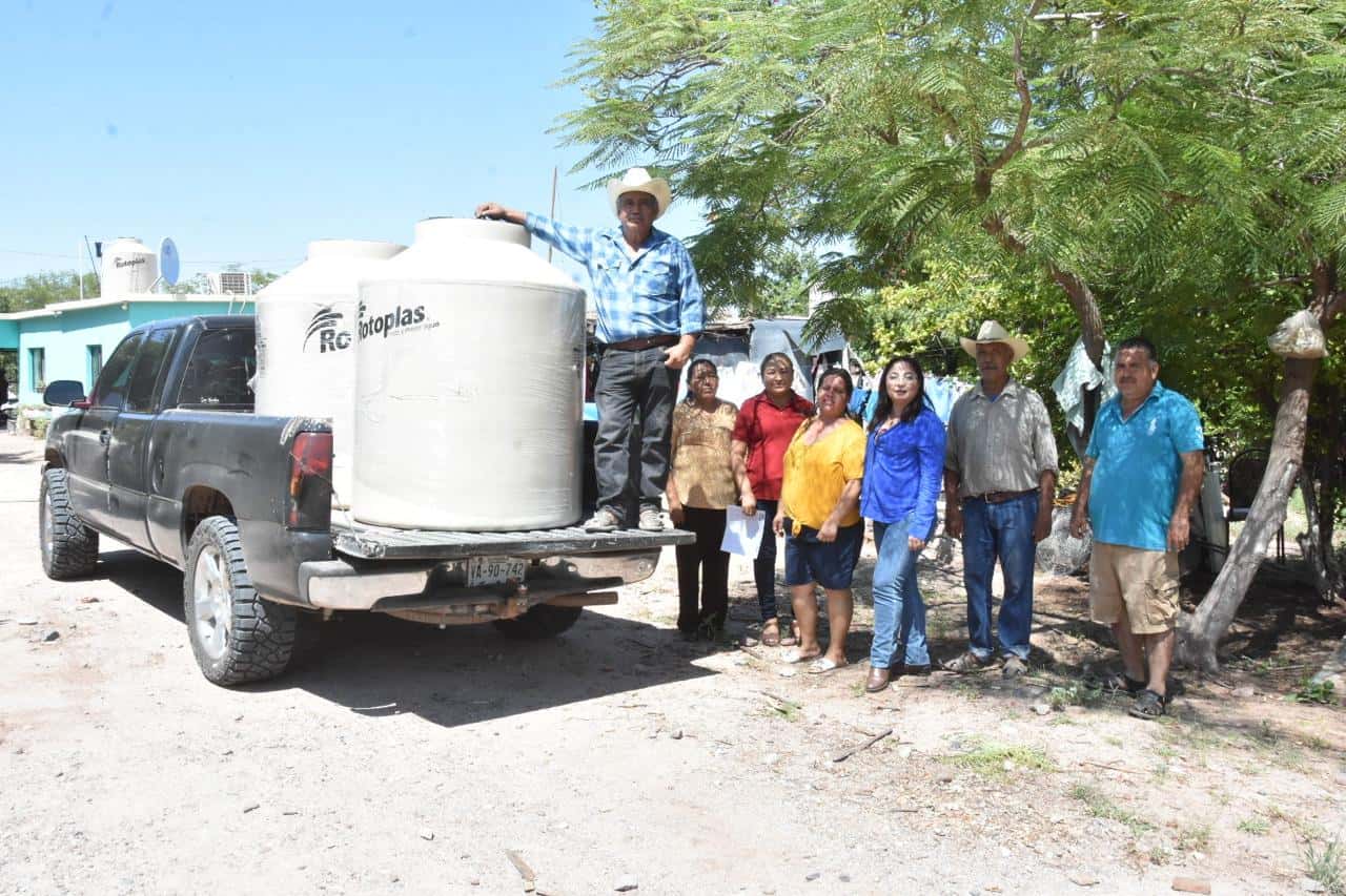 En Navojoa reciben tinacos y cisternas familias de Bacabachi y Masiaca