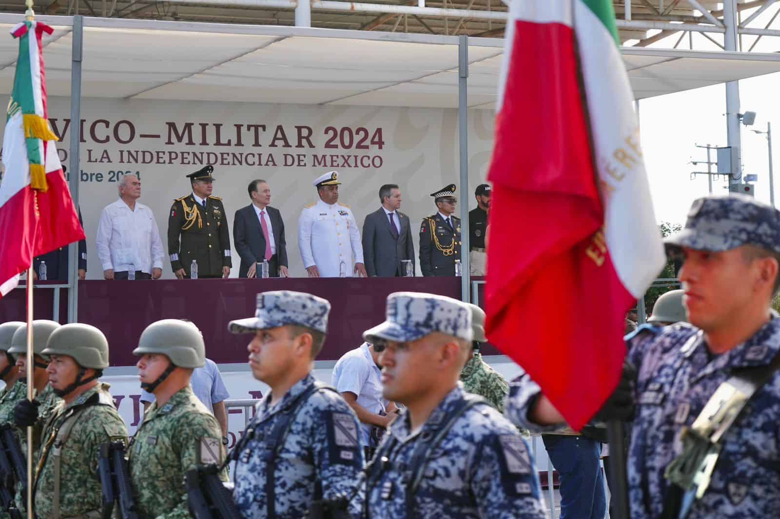 En Hermosillo marchan más de mil personas por la Independencia de México