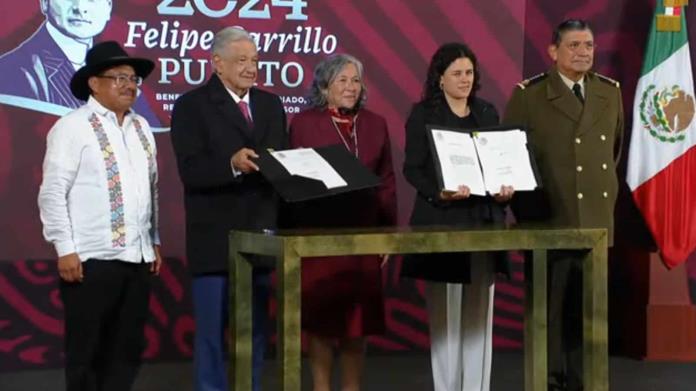 AMLO promulga reformas a la Guardia Nacional y pueblos indígenas durante su última mañanera AMLO promulga reformas a la Guardia Nacional y pueblos indígenas durante su última mañanera