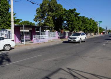 Quieren evitar accidentes: Piden topes por fuera de primaria