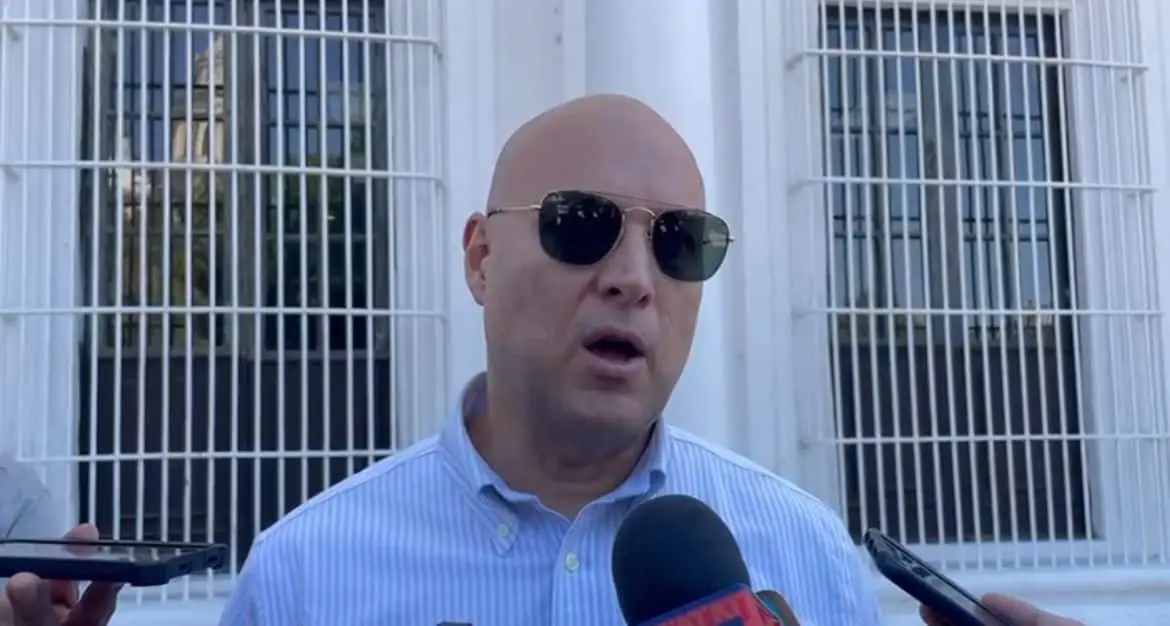 AMIC investiga usurpación de funciones de robo en Hermosillo, Sonora 