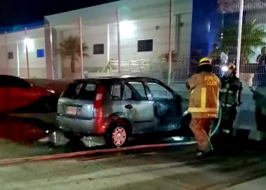 Incendian vehículo en estacionamiento de maquiladora de Cajeme