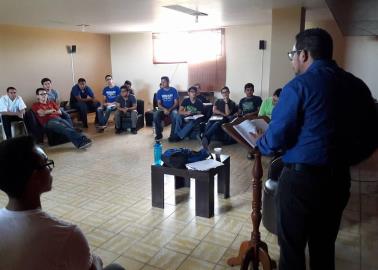 Seminaristas de la Diócesis de Ciudad Obregón realizan apostolado; visitan comunidades