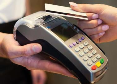Así puedes evitar ser víctima de skimming, el nuevo fraude al pagar con tarjeta